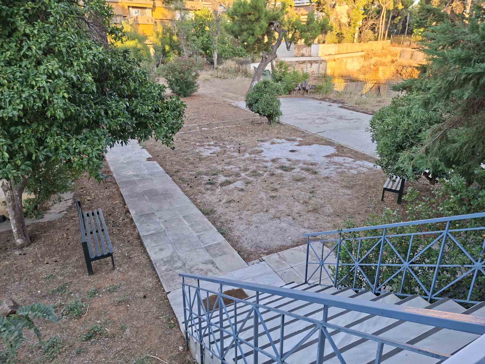 Το προαύλιό μας 4